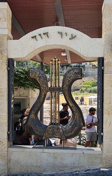 File:Lyra symbol.jpg