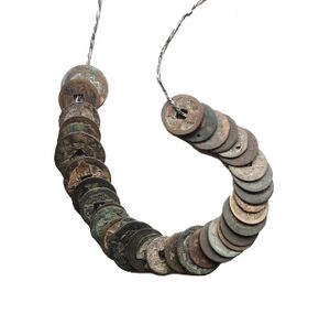 Guansuo is shaped like a string of copper coins