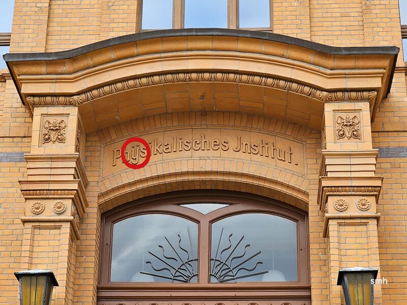 File:Y-2dots compressed hi.JPEG